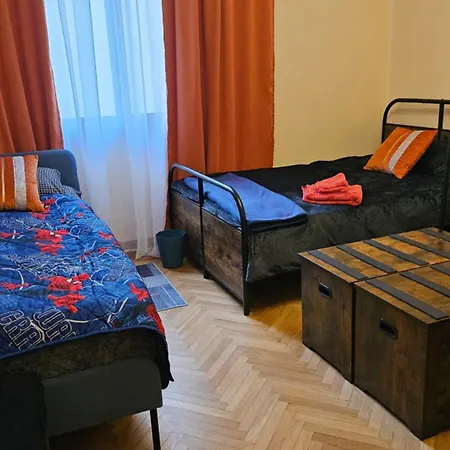 -Aury House- Homestay